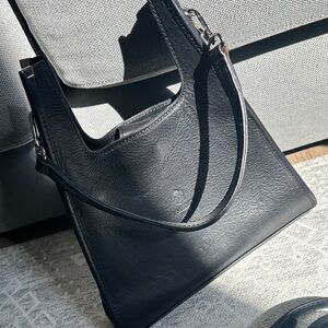 I MEDICI Elegant Black Leather Handbag